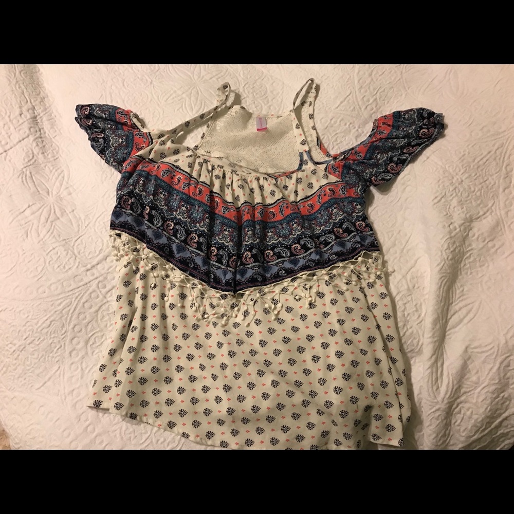 Cold shoulder short sleeve